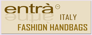 Produzione industriale di accessori di moda donna Made in Italy, collezione di borse in pelle, cinture, portafogli ed altri accessori di moda in pelle per Distributori e per i nostri partner in Franchising, con il nostro marchio Entrà offriamo anche una linea di bigiotteria e prodotti made in Italy eleganti ricercati finiti a mano. Segni particolari di tutte le collezioni Entrà: una gamma vastissima di colori e materiali, un'attenzione speciale ai dettagli e una sensibilità costante ai ''capricci'' della moda. Borse, cinture, sciarpe, cappelli, collane e altri bijoux sono i protagonisti di un universo 'in progress' riconoscibile e personalizzato