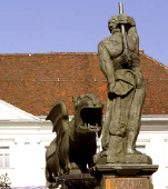 KLAGENFURT capital de Carincia, con el rio Glan que atravieza desde el norte la ciudad. Klagenfurt situada en una region de montanas y lagos, conocido por los deportes de invierno... La ciudad de Klagenfurt ofrece al turista un excelente y maravilloso lugar para disfrutar las vacaciones, una combinacion de natural paraiso y perfecta organizacion... VISITE KLAGENFURT... vea mas