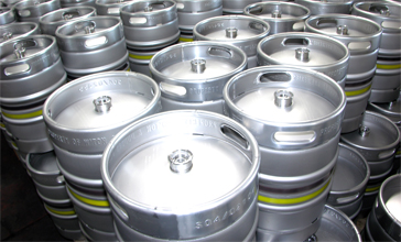 Produzione industriale in serie dei nostri kegs per birra anche personalizzati con vostro marchio e con standard internazionali Contenitori in acciaio inossidabile per birra chiamati kegs, contenitori per olio di oliva, contenitori per vino ed altri alimenti in acciaio inossidabile, produzione industriale dell' acciaio inossidabile contenitori di birra (kegs) serbatoi per alimenti e bevande, contenitori domestici e industriali per vino ed olio prodotti in "acciaio inox". Professionalità e tecnologia il binomio perfetto per ogni contenitore di birra pressurizzato (keg), Contenitori in acciaio inossidabile e prodotti per la grande distruzione nel mondo