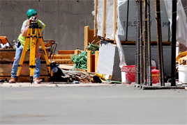 Realizzazione di scavi, strade, palazzi e  progettazione e costruzione di strutture Gruppo Guido Costruzione, progetta, costruisce, gestisce cantieri edili a livello internazionale, il nostro dipartimento di ingegneria Edile contya con professionisti di ogni campo con esperienza pluriennale nella progettazione e realizzazione di opere edili tipo residenziale, strutturale, ponti, gallerie, strade, strutture per cantieri internazionali nonchè la impiantistica necessaria per opere edili a medio e lungo termine. Disegno e progettazione di architettura nella edilizia per residenze, ville, impianti industriali ed applicazioni di cantieri internazionali