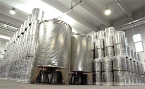 Contenitori industriali per vino, serbatoi di produzione vino made in Italy, contenitori in acciaio inossidabile per birra chaiamati kegs, contenitori per olio di oliva, contenitori per vino ed altri alimenti in acciaio inossidabile, produzione industriale dell' acciaio inossidabile contenitori di birra (kegs) serbatoi per alimenti e bevande, contenitori domestici e industriali per vino ed olio prodotti in "acciaio inox". Professionalità e tecnologia il binomio perfetto per ogni contenitore di birra pressurizzato (keg), Contenitori in acciaio inossidabile e prodotti per la grande distruzione nel mondo